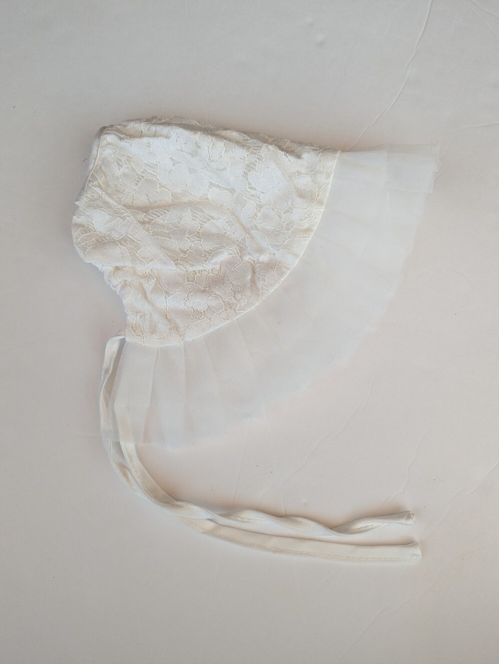 Vtg White Lace Baby Girls 6-12m Frilly Bonnet